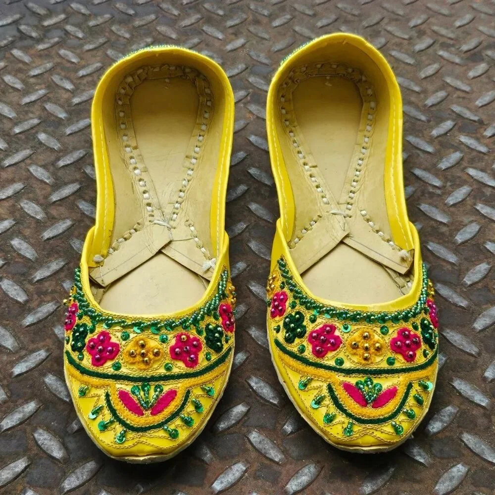 Handmade Khusa Yellow Slip On Leather Sole Embroidery Shoes Size 8 read desc - Picture 4 of 11